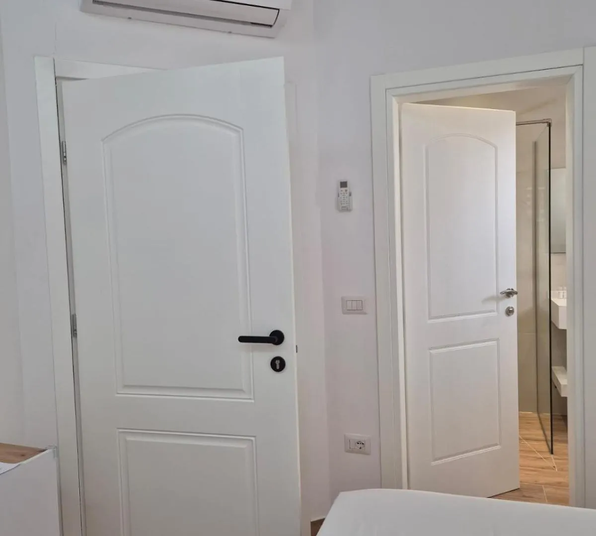 Denny'S House Hotel Vlore Albania