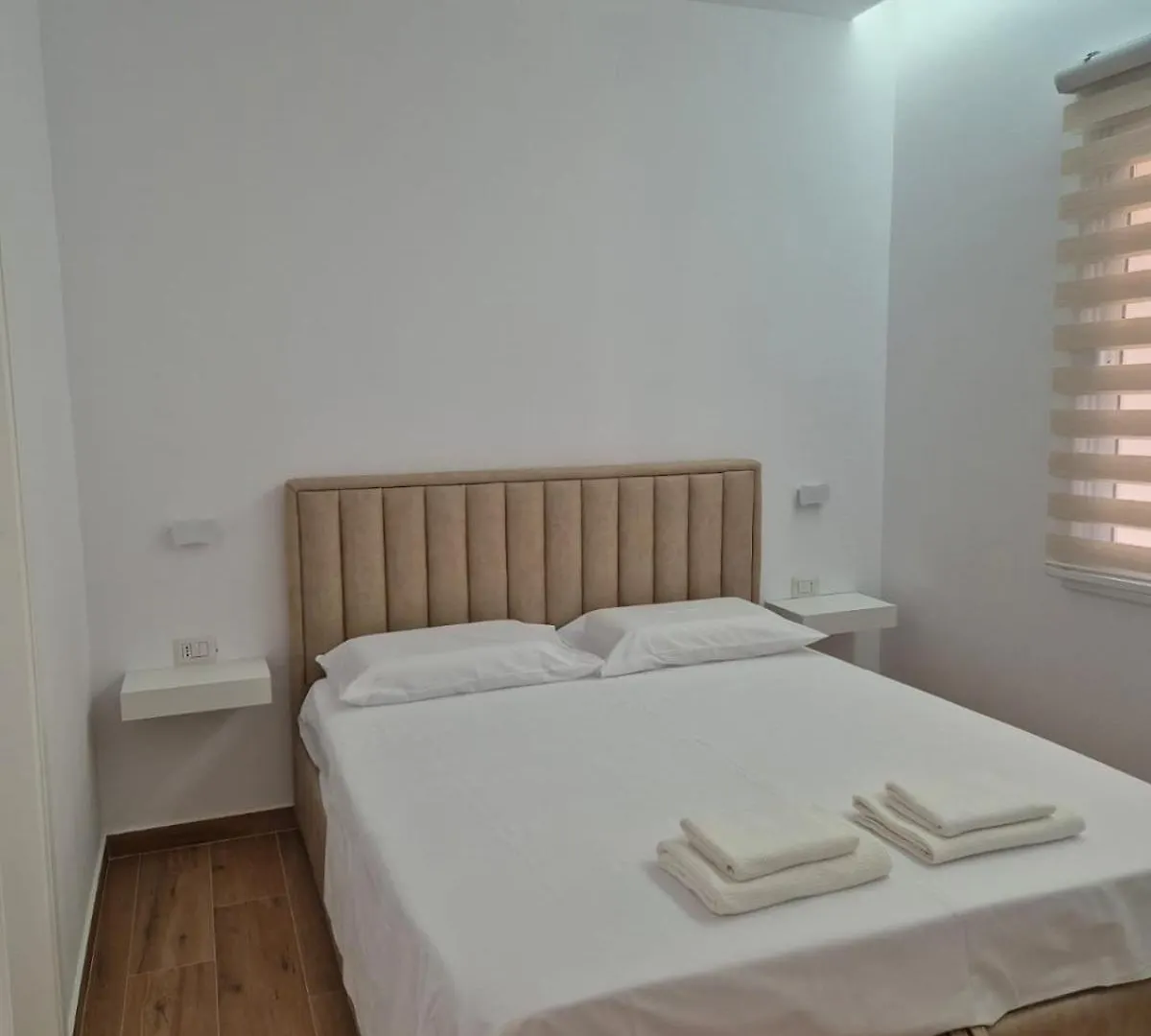 Denny'S House Hotel Vlore Albania