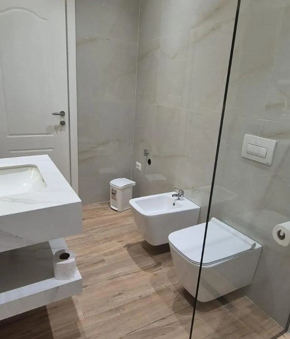 Penzion Hotel Denny'S House Vlorë